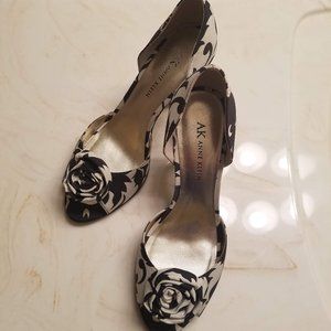 ANNE KLEIN B/W Peep Toe Cut Out Pumps Size 7